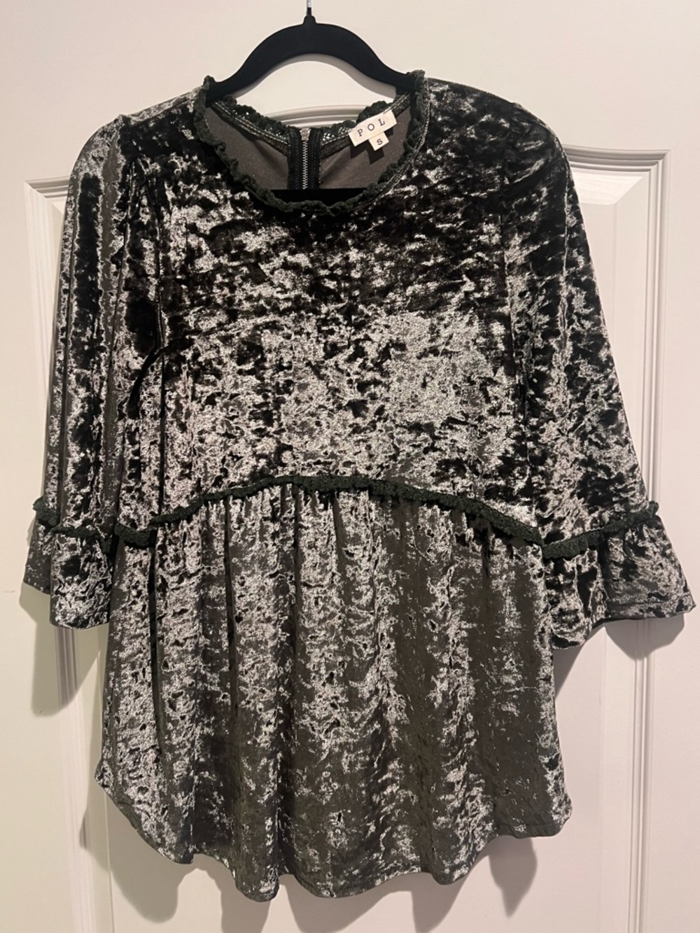 POL size small green velvet top